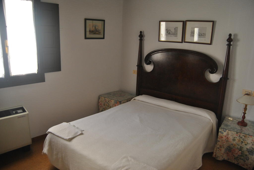 El Meson De Castrojeriz Hotel Room photo